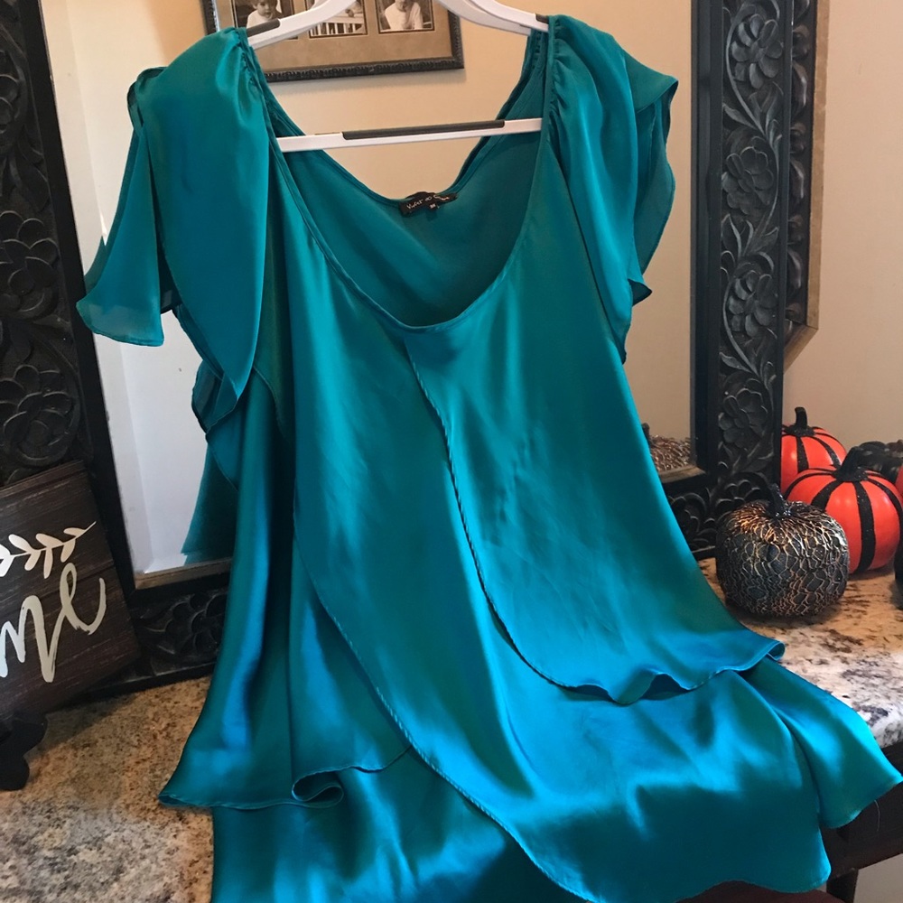 Beautiful Violet &Claire Top 3x